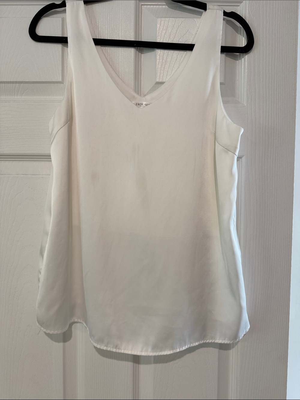 Classic White V-Neck Silk-Blend Camisole - Picture 2 of 3
